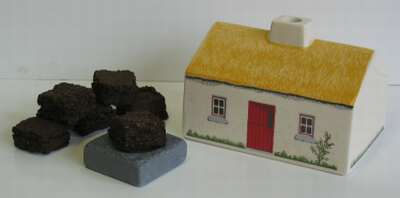 Irish Turf Peat Ceramic Cottage - Click Image to Close